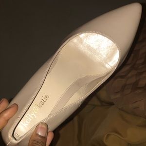 Nude pumps